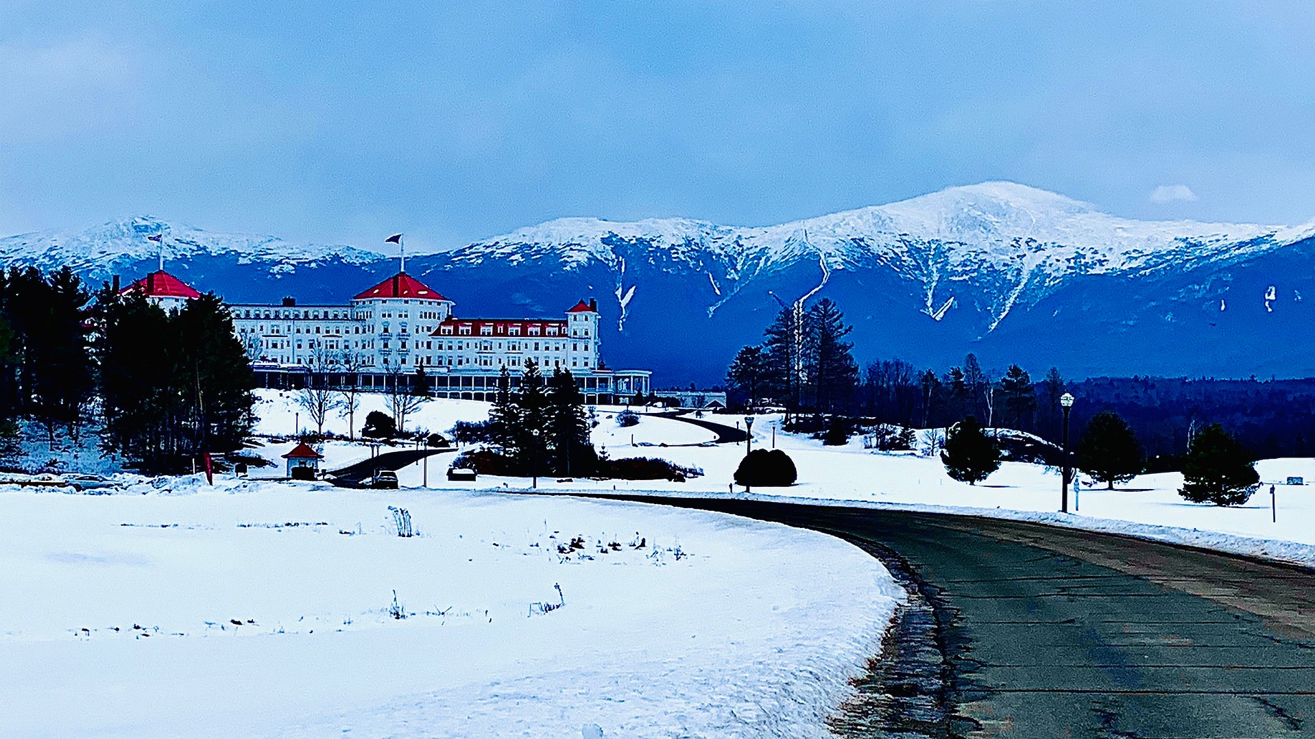 mount washington inn and mount washington in winter