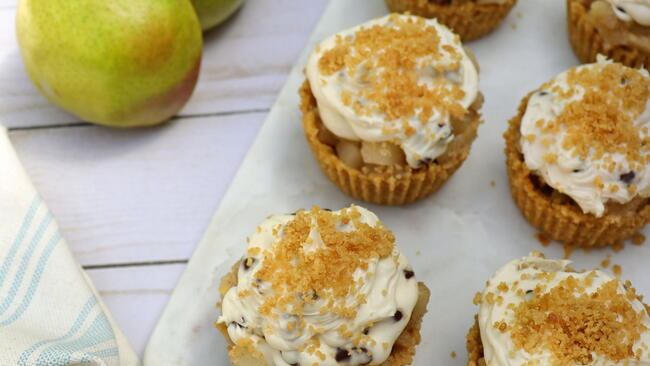 pear-noli cupcakes on a platter