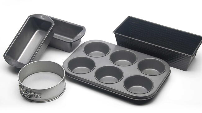 Different types of baking pans and molds for cake, bread and muffins.