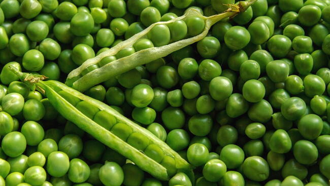 loose peas and a pea pod
