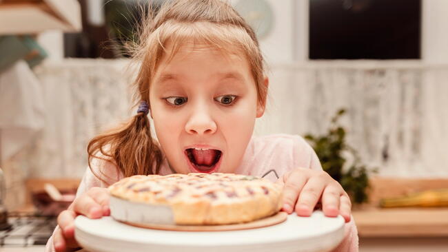 pie with girl
