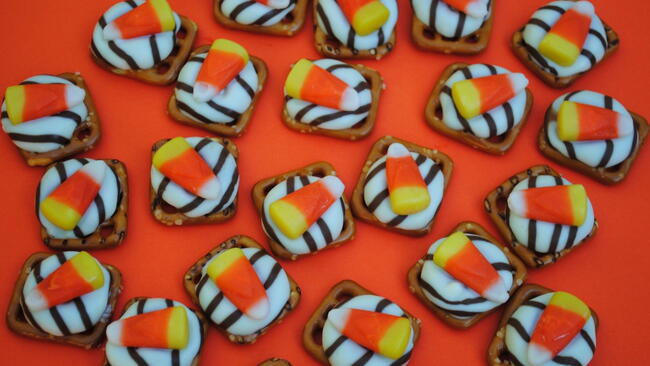Halloween Pretzel Treat