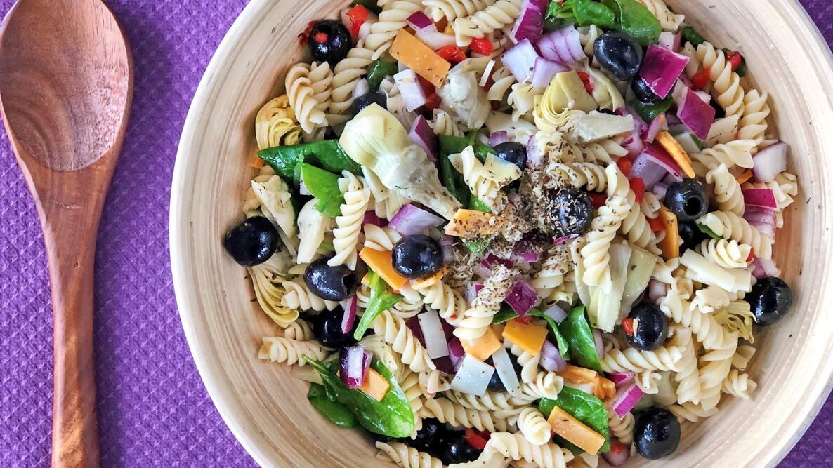 pasta salad with spinach and artichokes