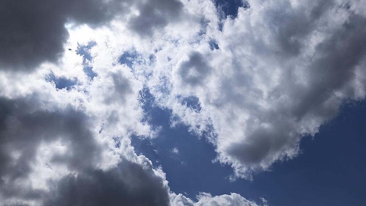 clouds blowing and showing Air Tides