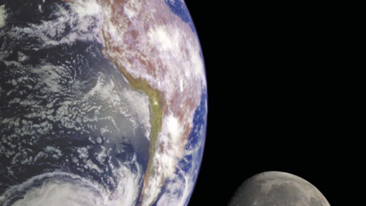 the earth and the moon close together, Perigee and Apogee hero image