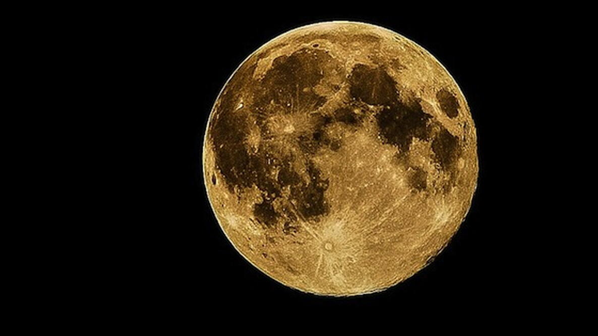 Full Moon in Darkness