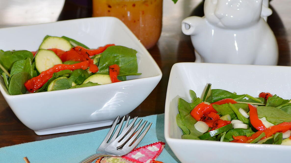 Roasted Red Pepper and Spinach Salad
