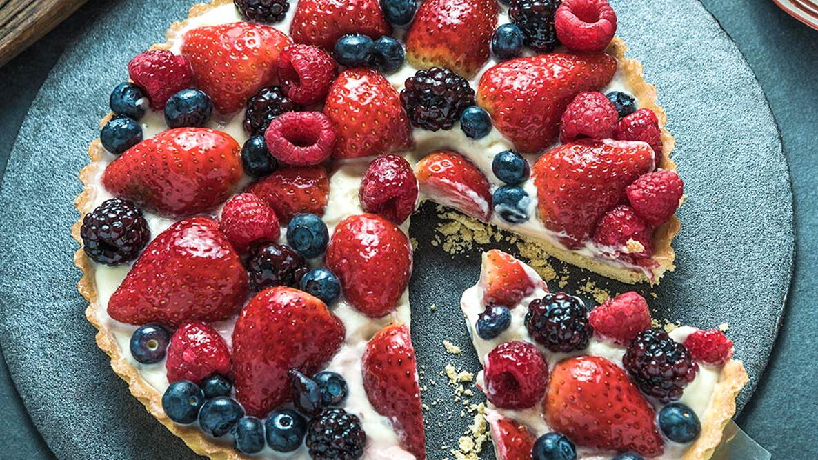  Berry Tart with Crème Anglaise