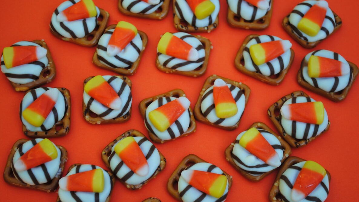 Halloween Pretzel Treat