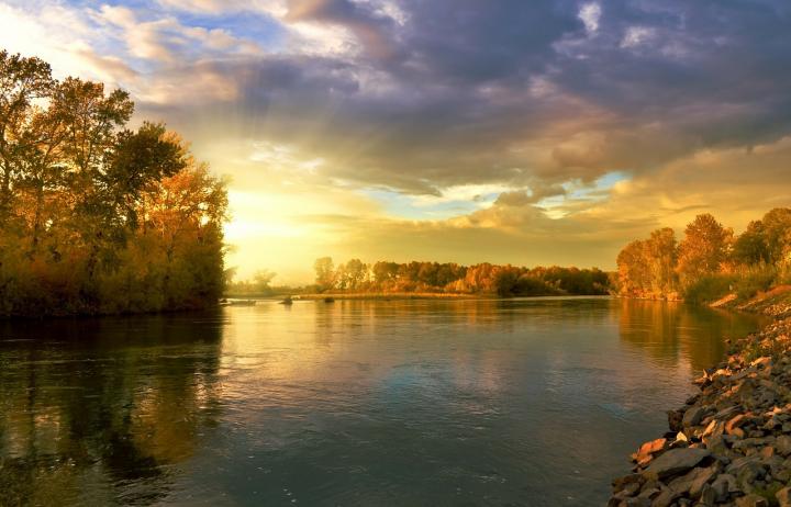 lake in the autumn