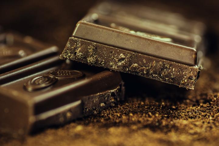 chocolate-183543_1920_full_width.jpg
