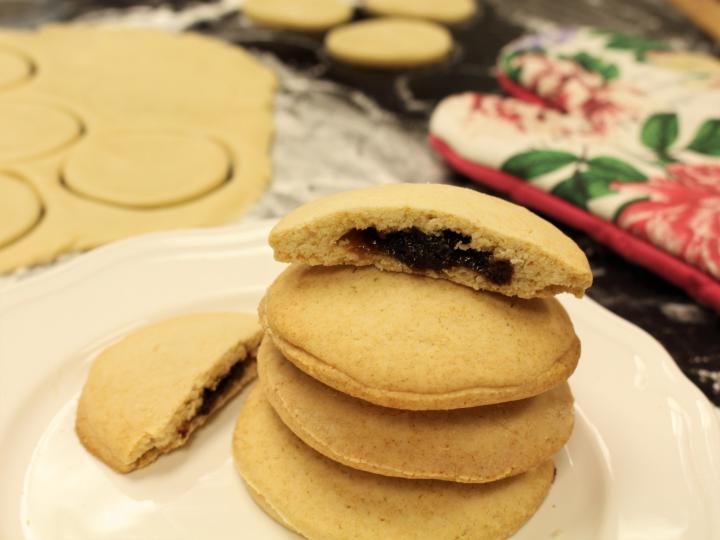 Old–Fashioned Raisin–Filled Cookies