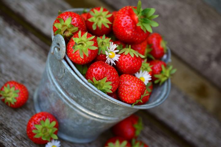 strawberries-3431122_1920_full_width.jpg