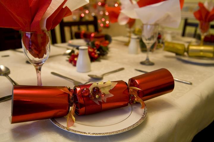 christmas-crackers-3844802_1920_full_width.jpg