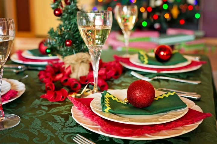 christmas-table-1909796_1920_full_width.jpg